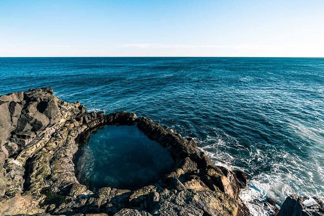 Reykjanes Explorer: Airport Transfer with Sightseeing Adventure - Stop 5: Brimketill, a small pool shaped by marine erosion