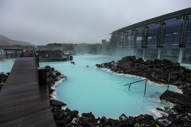 Reykjanes peninsula - Brimketill: short coastal drama when the wind is doing its job