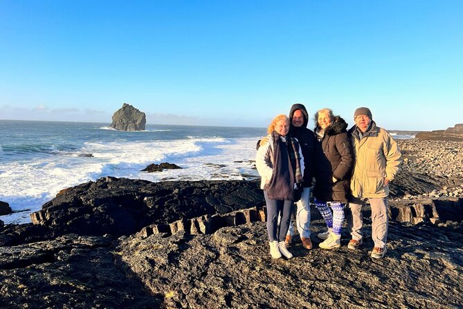 Reykjanes Peninsula :Private Guided Tour - Miðlína and Leif the Lucky Bridge, a Fast Start for Iconic Water Views