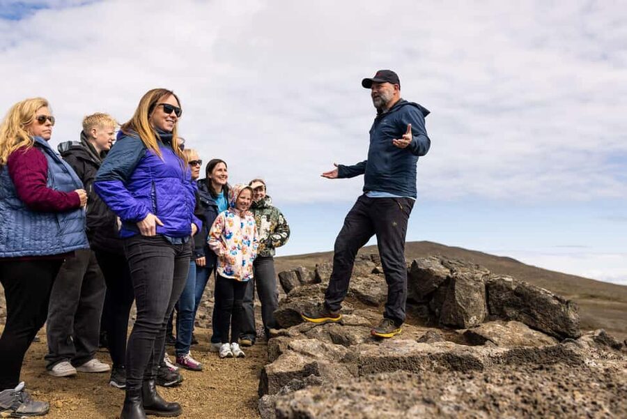 Reykjanes Peninsula: Super Jeep Volcano Shuttle Tour - Fagradalsfjall break time, plus another chance to frame the lava