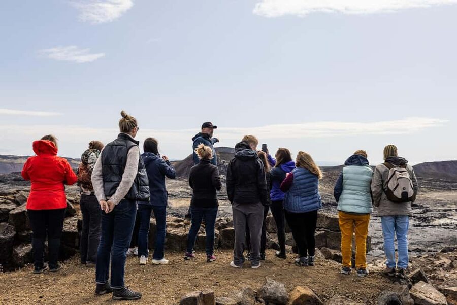 Reykjanes Peninsula: Super Jeep Volcano Shuttle Tour - Sundhnúkagígar lava fields from 2023 and 2024