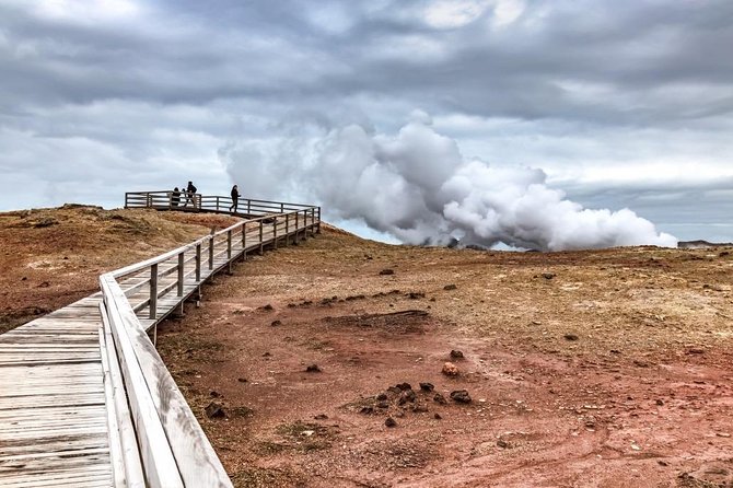 Reykjanes Peninsula Tour - Stop 1 at the Bridge Between Continents: a quick walk with a big concept