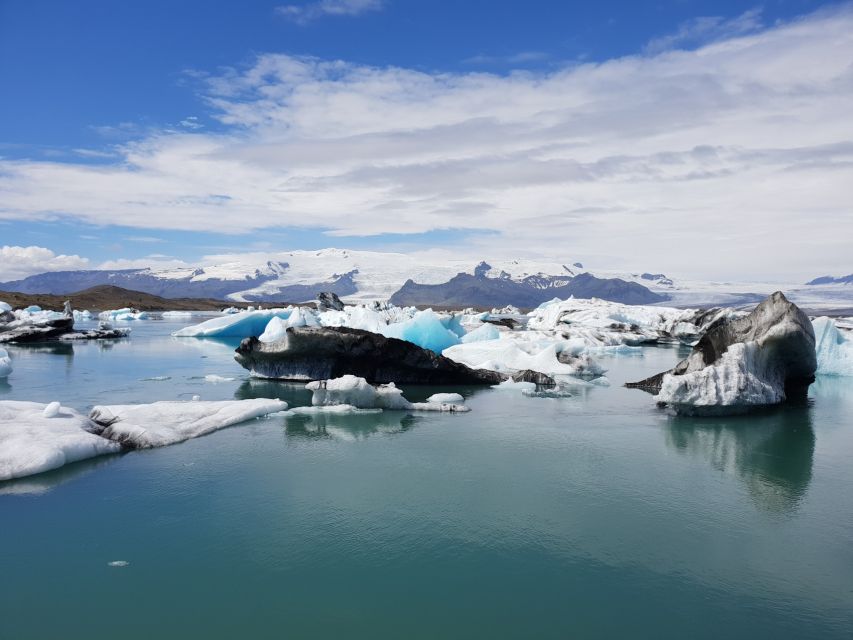 Reykjavík: 2-Day Tour with Icebergs, Glaciers & Waterfalls - Key things that make this tour work