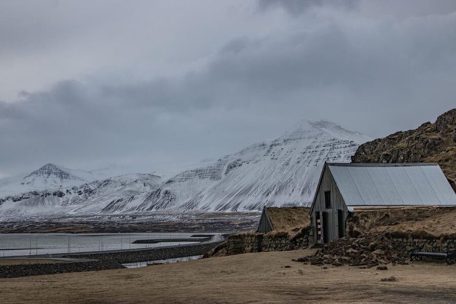 Reykjavik: 2-Day West Tour with Snæfellsnes & Silver Circle - Day 2: Snæfellsnes seals at Ytri-Tunga, Ingjaldshólskirkja lore, and Kirkjufell’s best angles