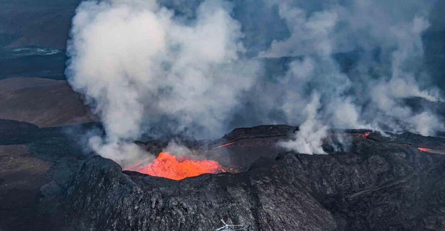 Reykjavik: 45-Minute Volcano Sightseeing Helicopter Tour - The first minutes: Reykjavik and the capital coast views