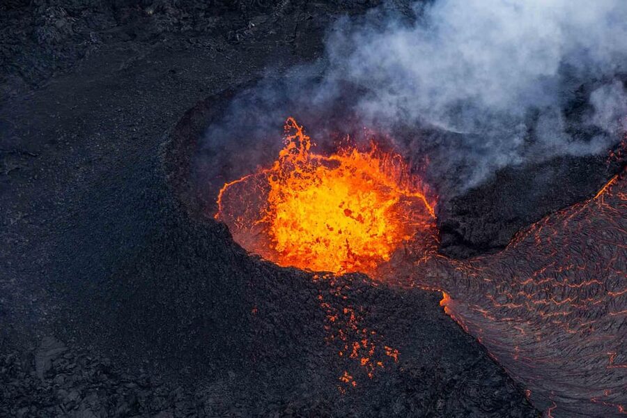 Reykjavik: 45-Minute Volcano Sightseeing Helicopter Tour - Reykjanes Peninsula: where the eruption stories get real