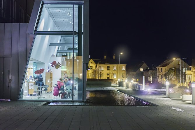 Reykjavik City Card 24-hour - Getting around with Straeto buses, and why walking often wins