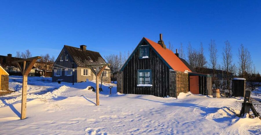 Reykjavík City Card - Unlimited city buses: the easiest way to beat the cold