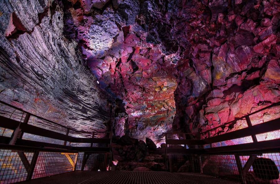 Reykjavik: Evening Lava Tunnel and Northern Lights Hunt - Chasing Aurora In The Countryside: Blankets, Hot Cocoa, and Real Patience