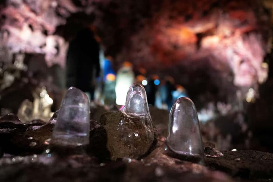 Reykjavik: Evening Lava Tunnel and Northern Lights Hunt - Minibus Logistics in Reykjavik: Easy Pickup, Smarter Access, Faster Timing