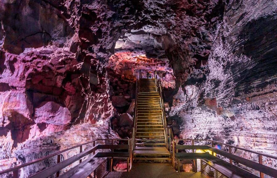 Reykjavik: Evening Lava Tunnel and Northern Lights Hunt - Who Should Book This Lava Tunnel and Aurora Hunt, and Who Should Skip It