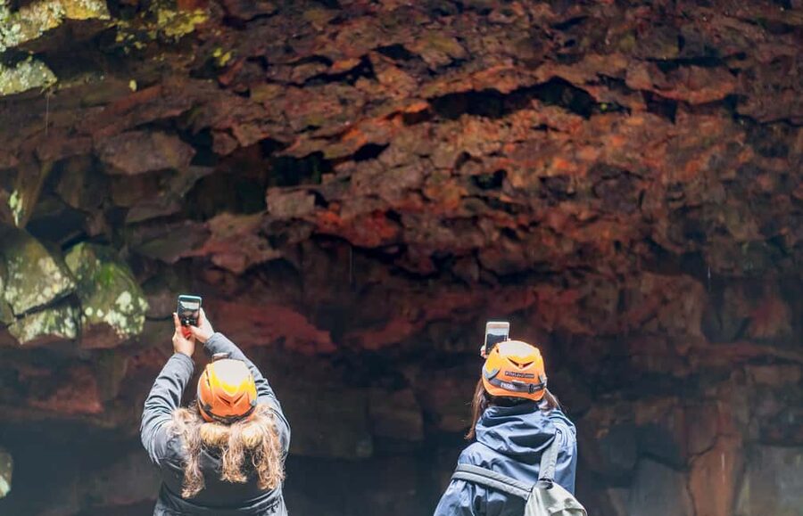 Reykjavik: Evening Lava Tunnel and Northern Lights Hunt - Should You Book This Reykjavík Lava Tunnel and Northern Lights Hunt?