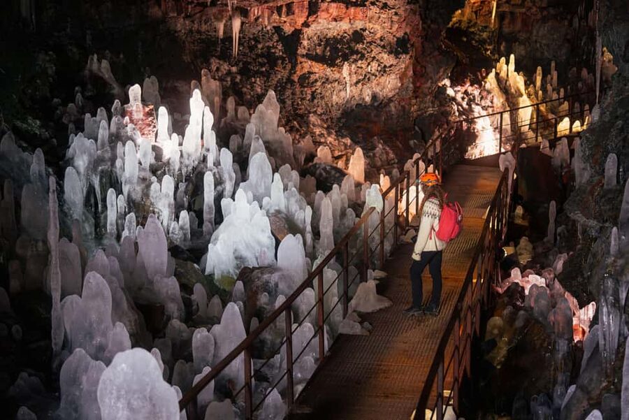Reykjavik: Evening Lava Tunnel and Northern Lights Hunt - Raufarhólshellir Cave Time: Gear Up, Then Walk Easy On Uneven Ground