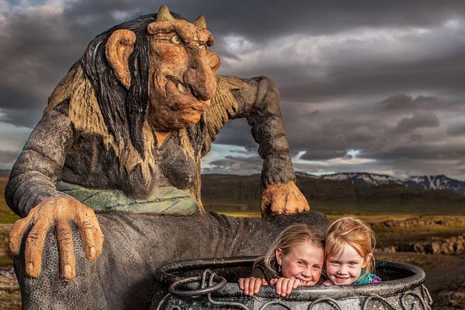 Reykjavik Folklore Walking Tour: Meet the Elves, Trolls & Ghosts of Iceland - Stop 4: Hólavallagarður cemetery and the Deacon of Dark River ghost