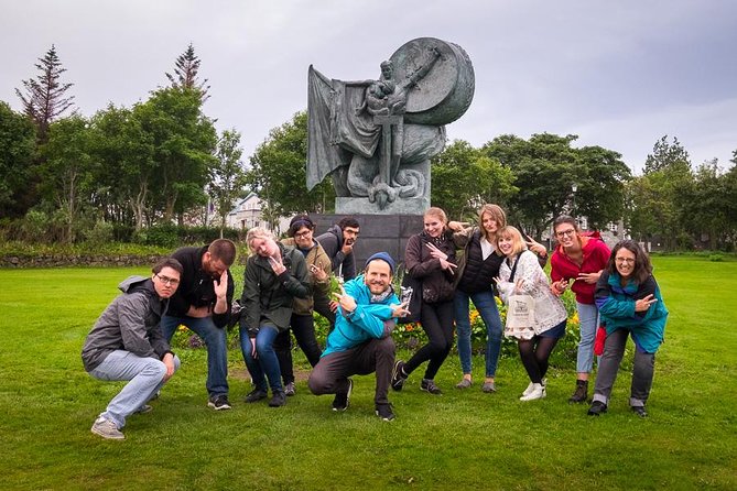 Reykjavik Folklore Walking Tour: Meet the Elves, Trolls & Ghosts of Iceland - Stop 7: Alþingishúsið guardian spirits, ending at Austurvollur Square