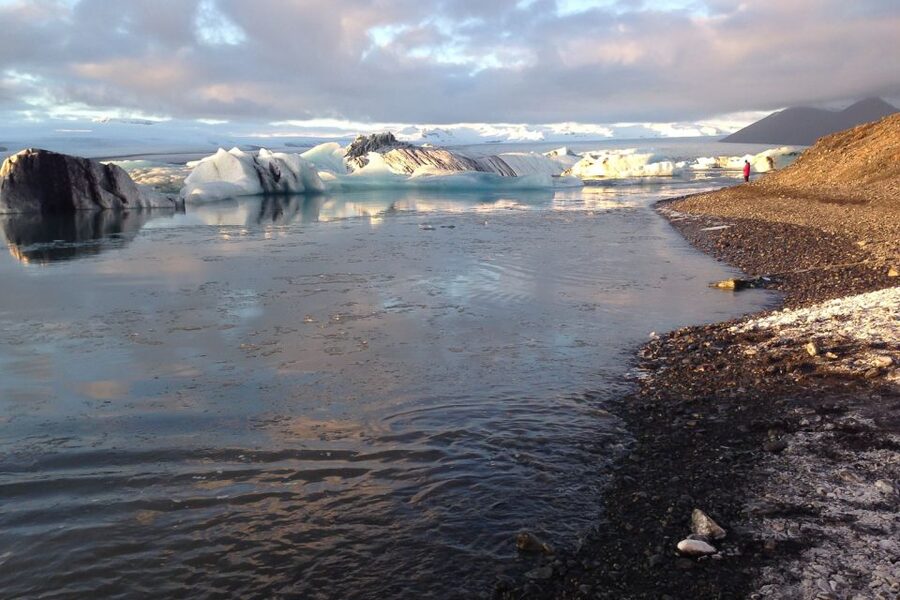 Reykjavik: Glacier Lagoon Boat Ride & Diamond Beach Day Tour - Comfort Tips That Make This Day Easier