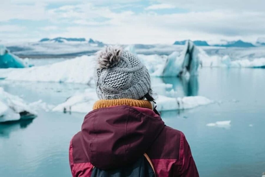 Reykjavik: Glacier Lagoon, Diamond & Black Beach 冰岛冰河湖中文一日团 - Vík village break: warmth, food choices, and a breather