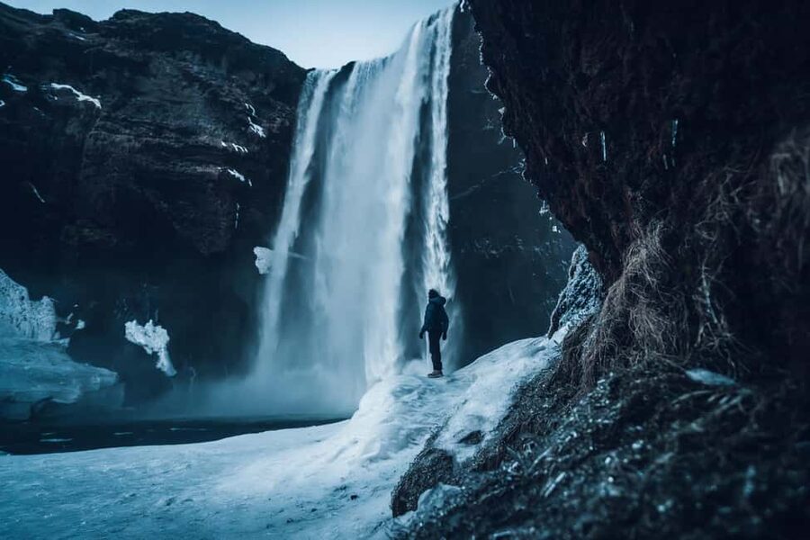 Reykjavik: Glacier Lagoon, Diamond & Black Beach 冰岛冰河湖中文一日团 - Skógafoss: classic waterfall power with walk time