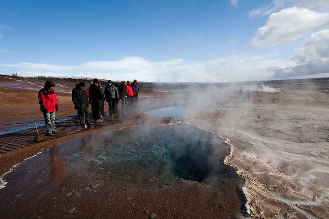 Reykjavik: Golden Circle and Northern Lights Small-Group Tour - Northern lights hunting: what “off the beaten path” really means