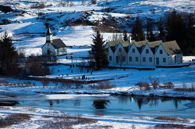 Reykjavik: Golden Circle and Northern Lights Small-Group Tour - Getting warm and staying safe when the roads are icy