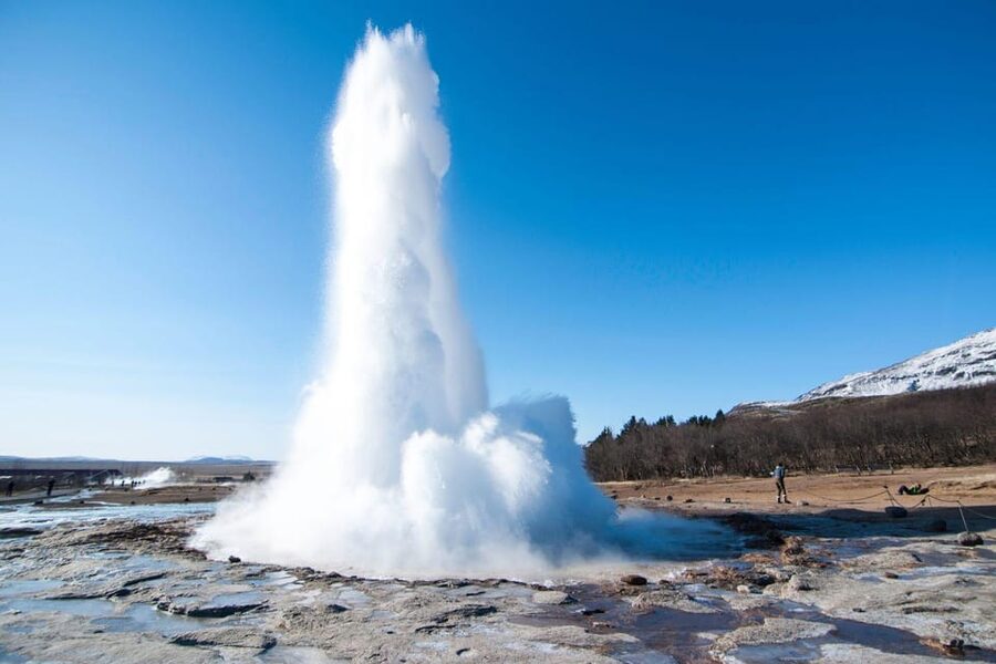 Reykjavik: Golden Circle Super Jeep Tour with Snowmobiling - Thingvellir National Park: tectonics meet human history