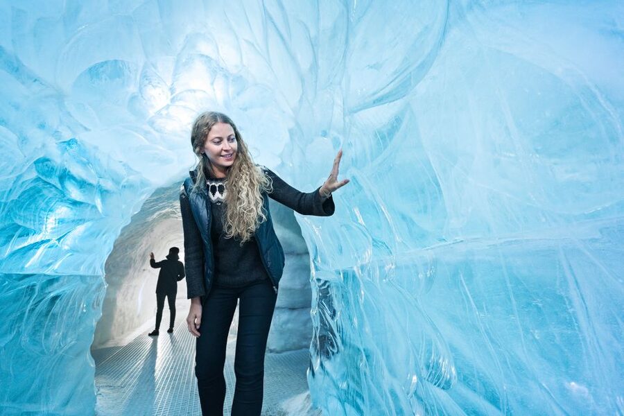 Reykjavík: Golden Circle Tour & Perlan Museum Tour - Perlan in Reykjavík: the 100-meter ice cave, Áróra, and the Wonders of Iceland ticket