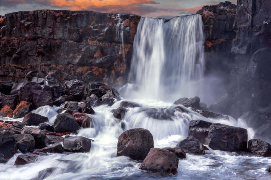 Reykjavik: Golden Circle & Waterfalls in Chinese冰岛黄金圈中文一日团 - A Chinese-guided Golden Circle day, with onboard comfort that matters
