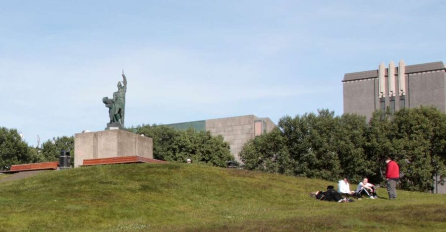 Reykjavik: Guided City Walking Tour - Parliament, Pond break, City Hall, and the quiet lane stretch