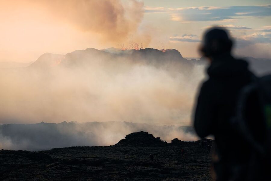 Reykjavik: Guided Tour to Volcano and Reykjanes Geopark - From BSI Terminal to the Lava Coast, how the day is paced