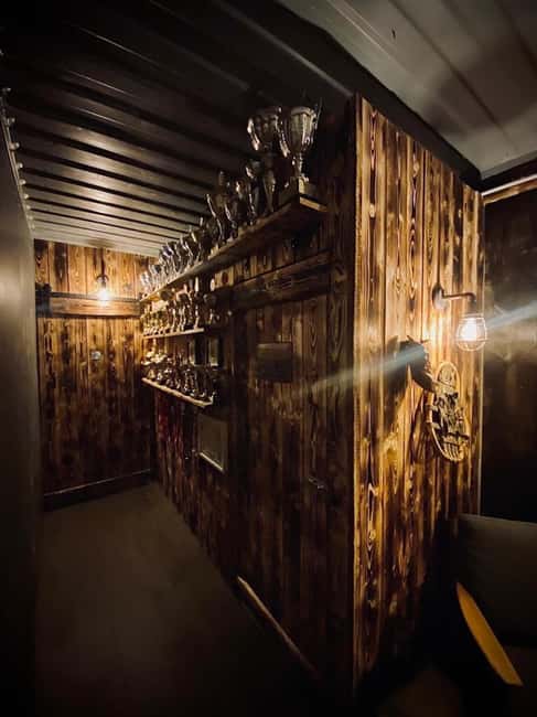 Reykjavík: Husky Kennel Visit with Hot Drinks - Dog sledding history, explained in a way that sticks