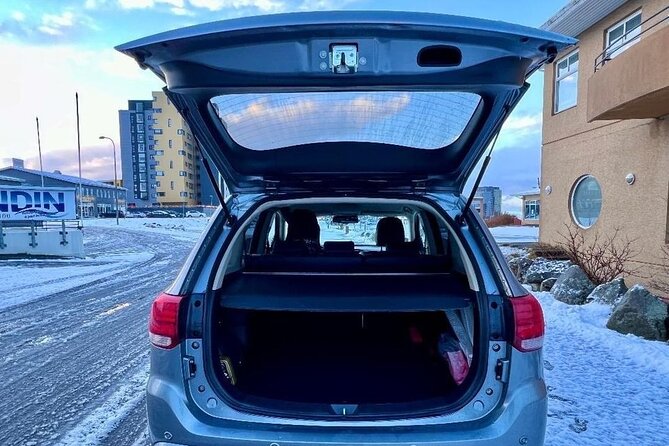 Reykjavik Iceland : Private transfer From / To KEF airport - Name Signs, Meet-and-Greet, and Luggage Handling at KEF