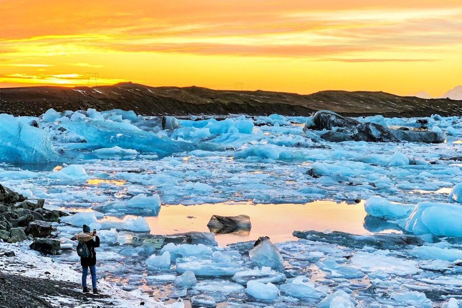 Reykjavik: Jokulsarlon Glacier Lagoon & Diamond Beach Tour - Seljalandsfoss: behind-the-waterfall dreams, plus a reality check on footing