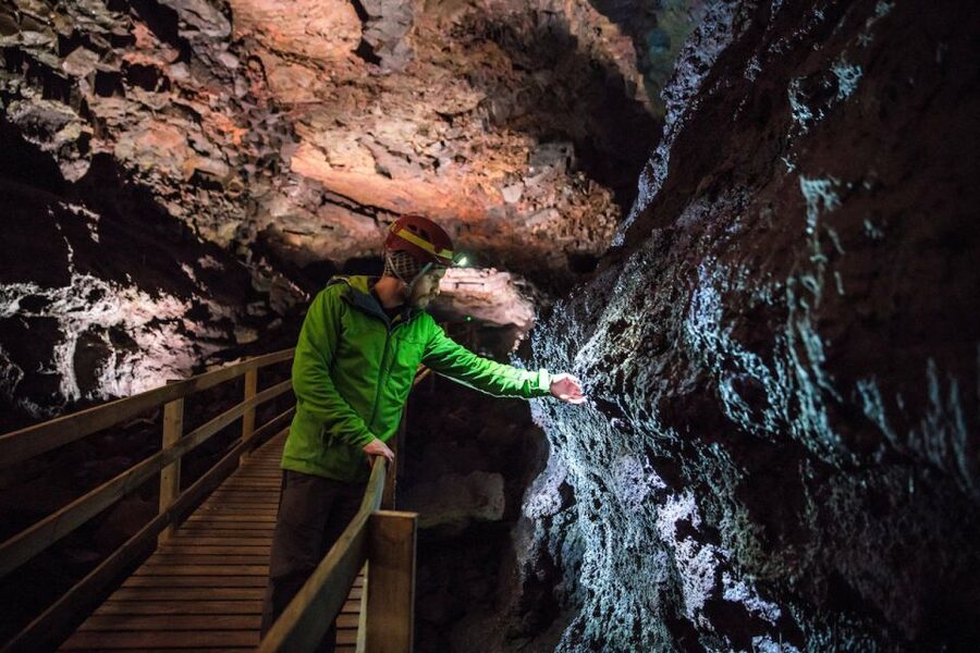 Reykjavik: Lava Cave, Hot Springs, Horses & Waterfalls Tour - Deildartunguhver Hot Springs: Steam, Photos, and Reality Check