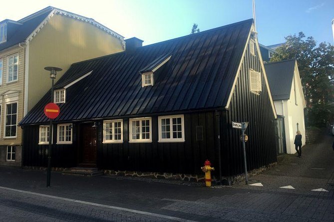 Reykjavik Main Sights and Hidden Spots: A Self-Guided Audio Walk - Stop 1: Hallgrimskirkja and the religious threads you might miss