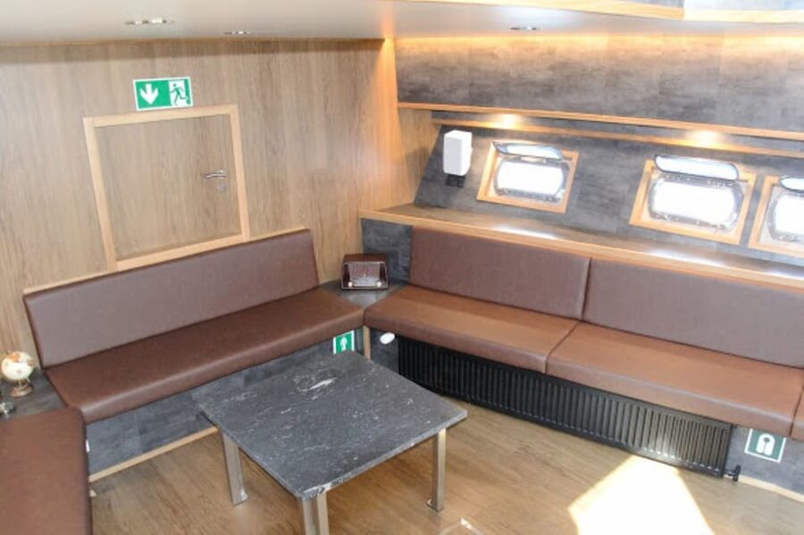 Reykjavík: New Year's Eve Northern Lights Yacht Cruise - What to wear for the Iceland winter wind on a yacht