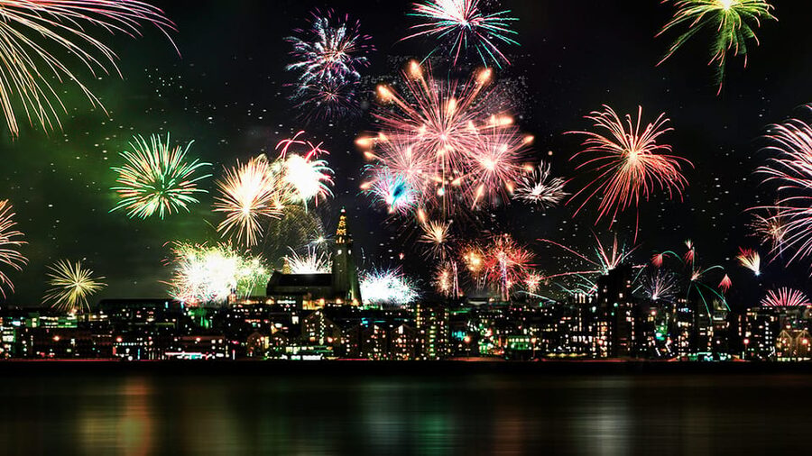 Reykjavik: New Years Fireworks Midnight Cruise - Faxaflói Bay Coasts: What the Sea View Changes