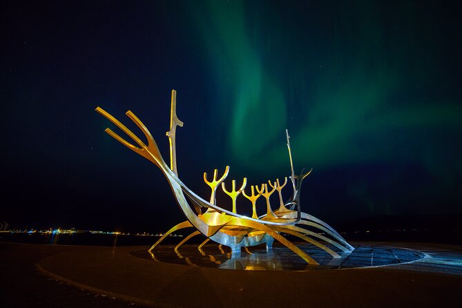 Reykjavik: Northern Lights Comfort Coach with Surprise - Price and value for a one-night aurora plan