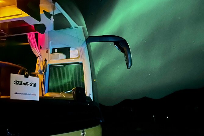 Reykjavik: Northern Lights Comfort Coach with Surprise - Your guide team and how they hunt the lights
