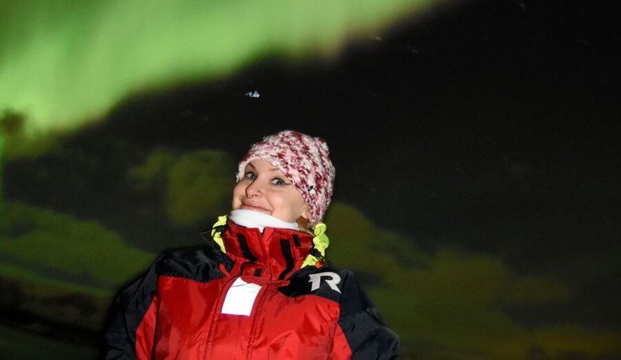 Reykjavík: Northern Lights Cruise - Onboard café: hot drinks, snacks, and staying functional
