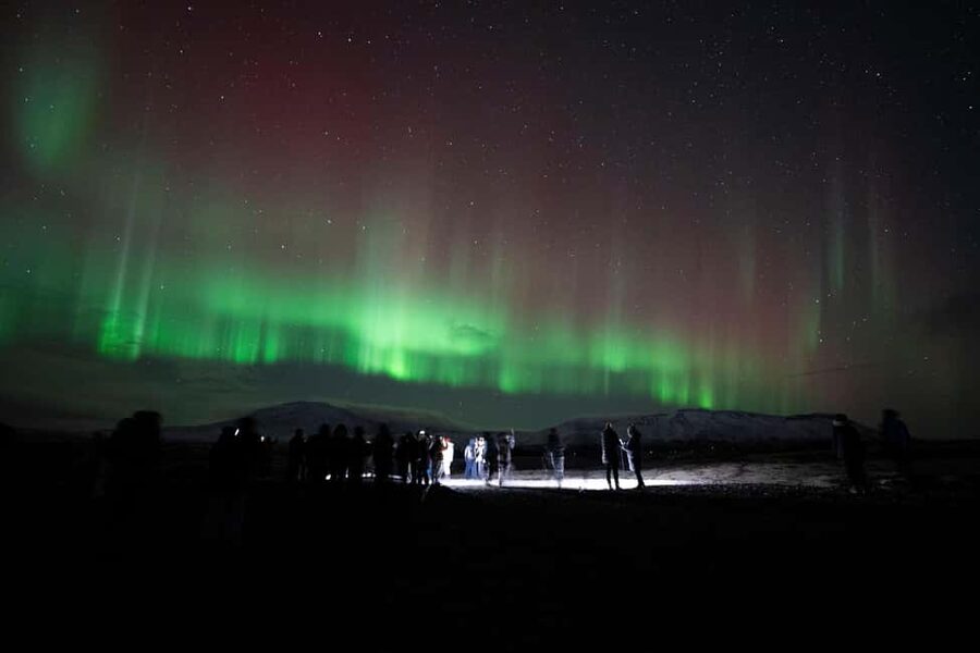Reykjavik: Northern Lights Small Group with Surprise - Weather, clothing, and camera: the practical checklist