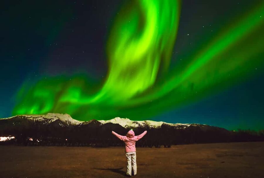 Reykjavik: Northern Lights Tour with Chinese Guide冰岛雷市中文极光团 - Northern Lights Odds, and the Free Re-Try That Reduces Your Risk