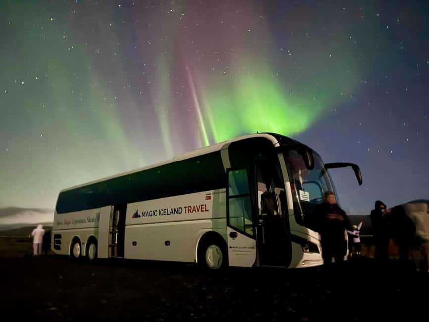 Reykjavik: Northern Lights Tour with Chinese Guide冰岛雷市中文极光团 - Comfort Matters in Iceland Night Weather: Wi-Fi Coach and Hot Drinks
