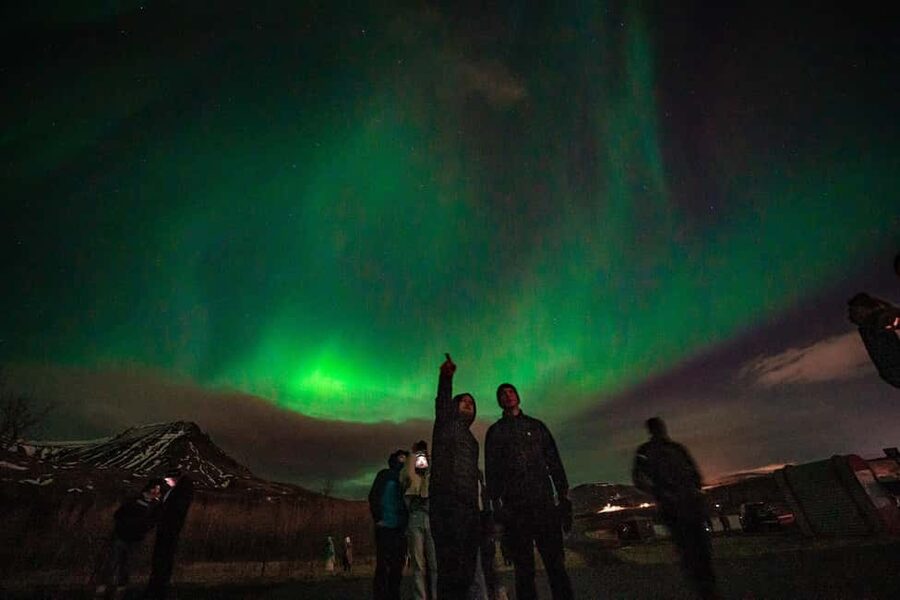 Reykjavik: Northern Lights Tour with Free Photos & Hot Cocoa - How the aurora hunt works once you leave Reykjavik