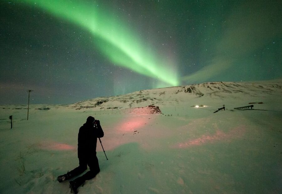 Reykjavik: Northern Lights Tour with Free Photos & Hot Cocoa - What you’ll do outside: the “photo stop” rhythm