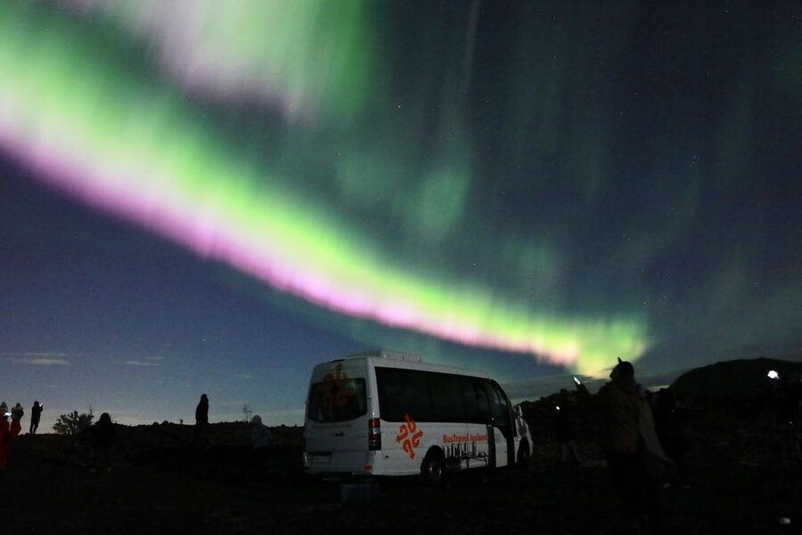 Reykjavik: Northern Lights Tour with Free Photos & Hot Cocoa - Pickup timing, what the ride feels like, and why it matters