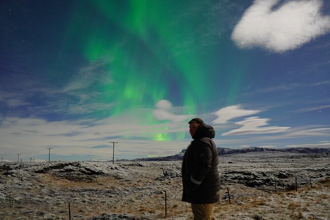 Reykjavik Northern Lights Tour with Pro Aurora Photos Small Group - The Hunt: How Stops Work and Why Multiple Locations Matter