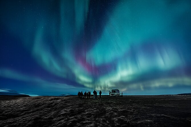 Reykjavik Northern Lights Tour with Professional Photographer - Timing the Hunt: 8:30 pm Start and How the 4 Hours Really Feel