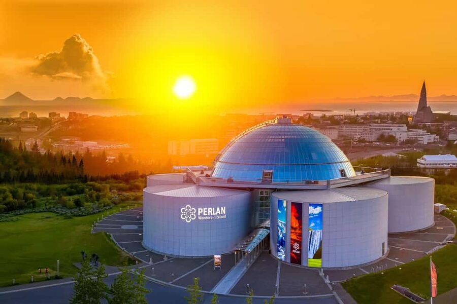 Reykjavik: Perlan - Wonders of Iceland Experience - The Volcano Show: Fire Effects With Real Explanation