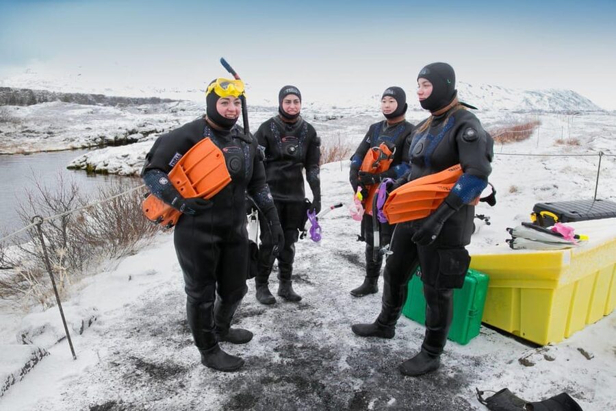 Reykjavík: Silfra Fissure Snorkeling between Two Continents - Guides and safety: calm instruction makes the difference
