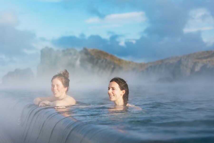 Reykjavik: Sky Lagoon Admission with Transfer - The bar and drinks: nice bonus, not cheap
